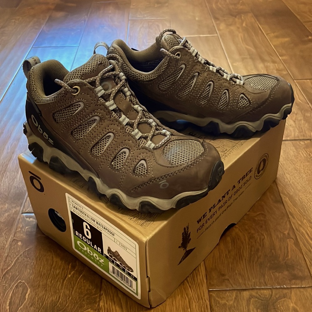 Women’s Oboz Sawtooth II Low Waterproof Shoes Size 6